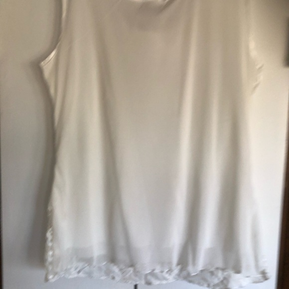 White Sleeveless Textured Women's Top, NWT - Picture 3 of 3